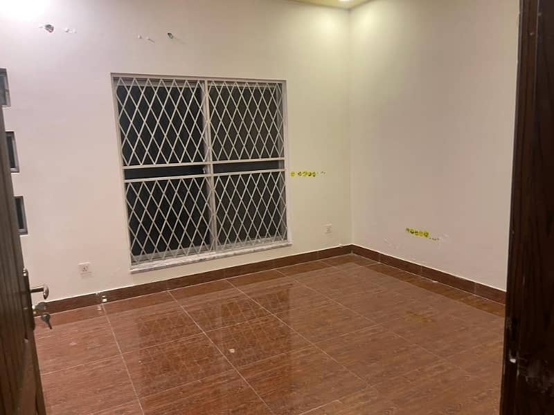 5 MARLA LOWER PORTION (with basement) FOR RENT IN PARAGON CITY LAHORE 0