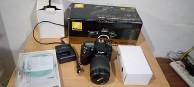 Nikon D7100 DSLR Camera with Original 18-140 mm Lense