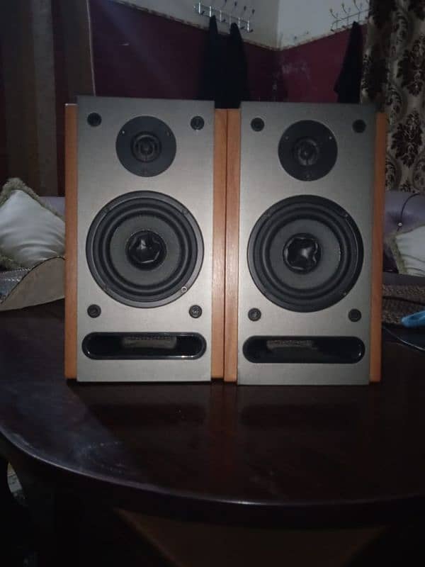 f&d bookshelf speakers 0