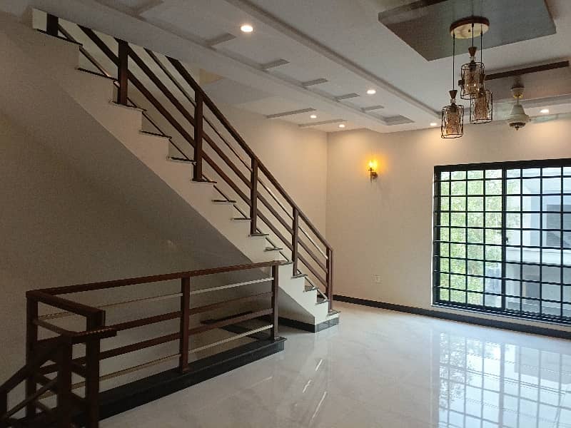 central block 10 marla upper portion For Rent 7