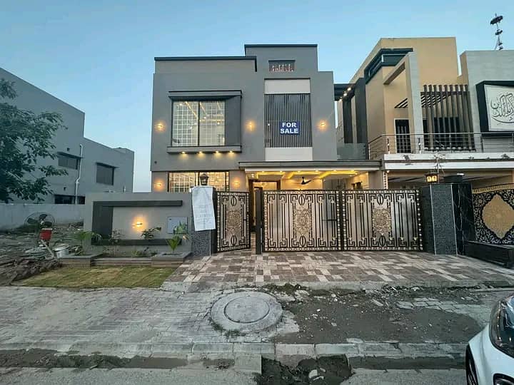 10 Marla Designer House Available For Rent 1