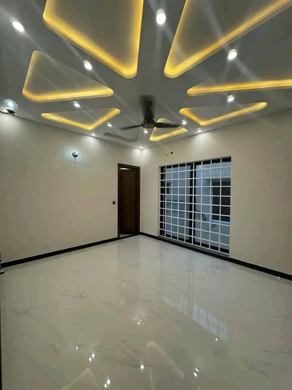 10 Marla Designer House Available For Rent 2