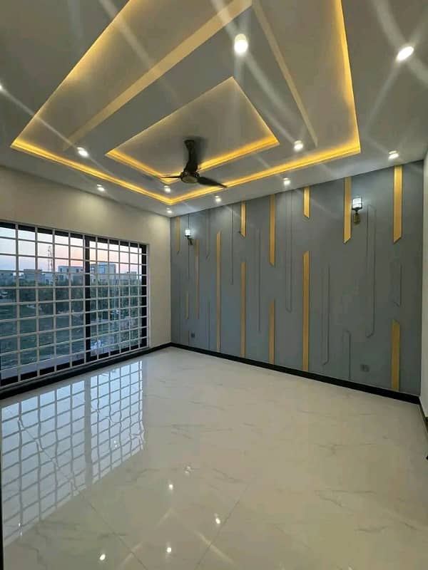 10 Marla Designer House Available For Rent 10