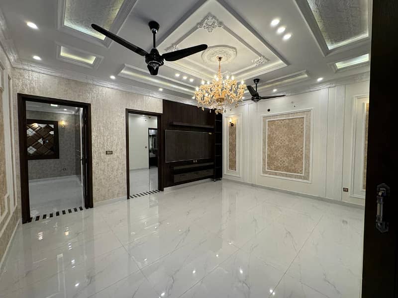 10 Marla Luxury Designer House For Sale In Bahria Town Lahore In Low budget price 4