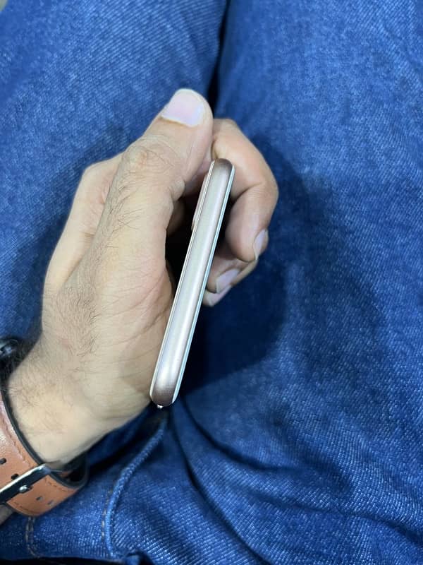 iPhone 8plus factory unlock Non pta 2 months sim will work 4