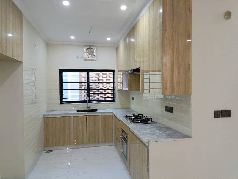 Highly-Desirable Lower Portion Available In Bahria Orchard Phase 1 For rent 8