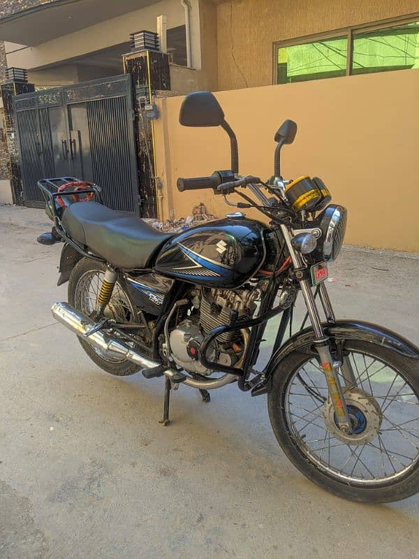 Suzuki GS150 3