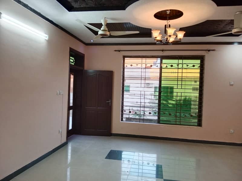 Kanal Upper Portion Ground Portion Lock Independent House Available For Rent 7