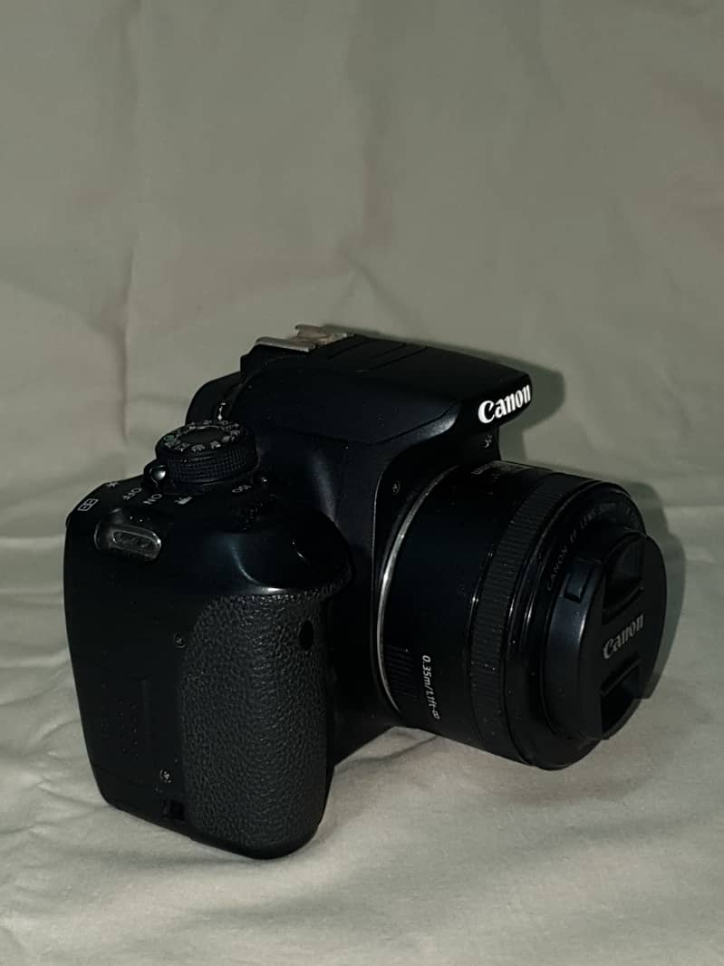 CANON 700D 10/10 CONDITION WITH Canon 50mm f/1.8 lens 1