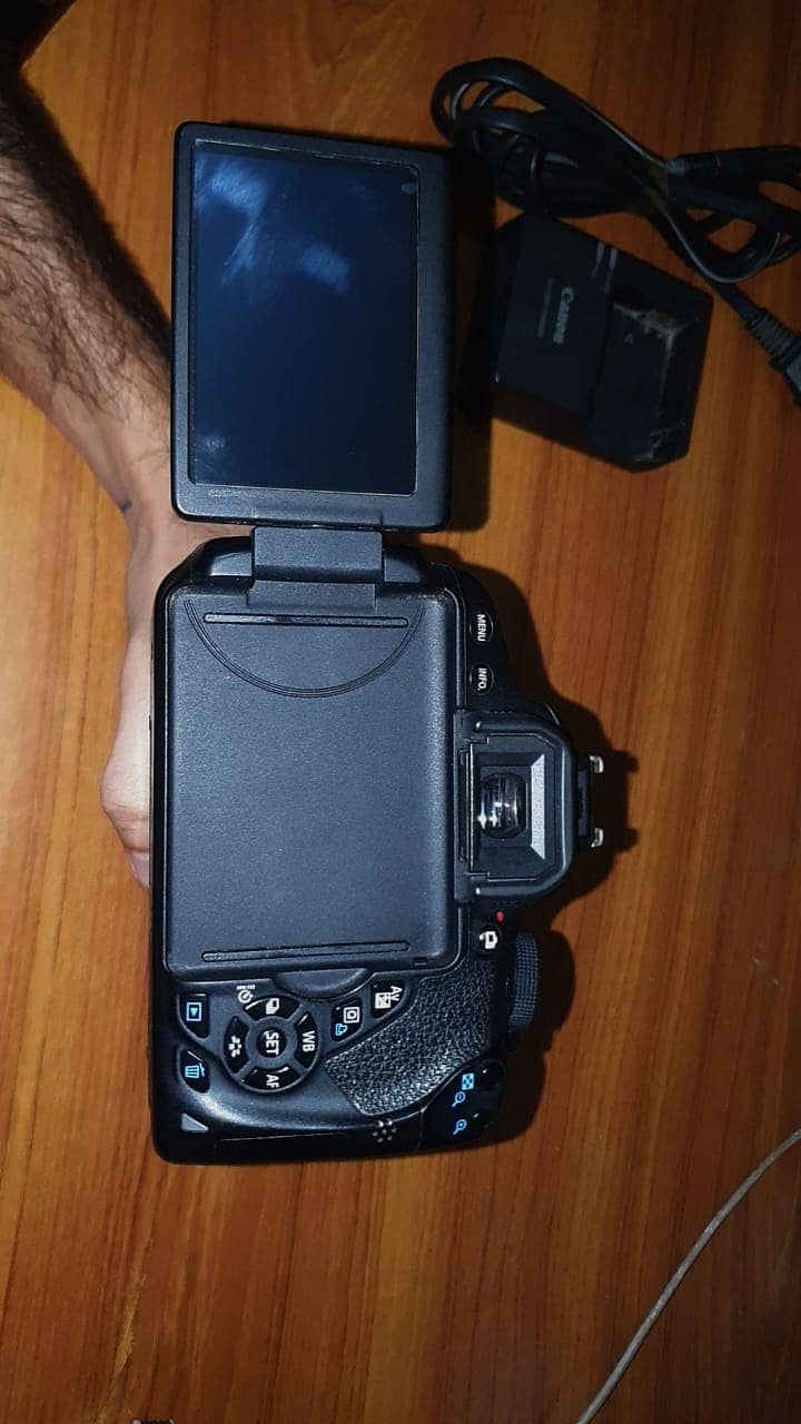 CANON 700D 10/10 CONDITION WITH Canon 50mm f/1.8 lens 3