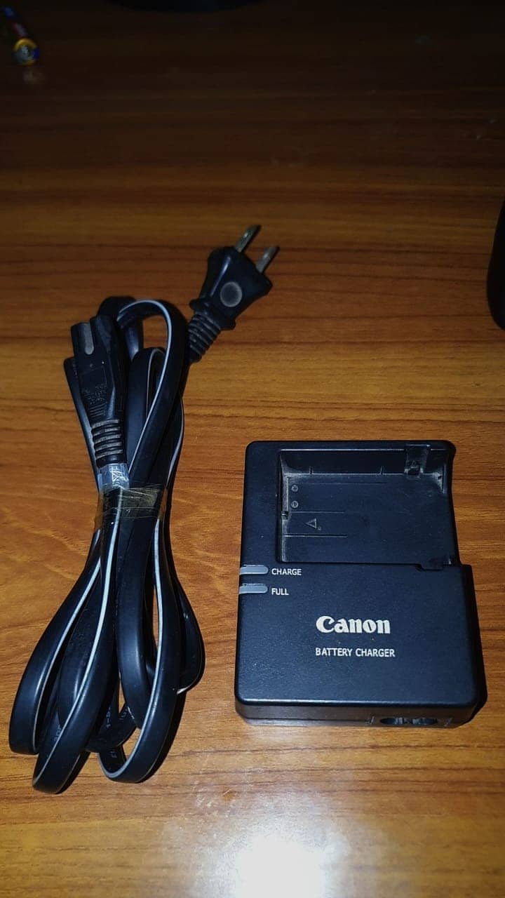 CANON 700D 10/10 CONDITION WITH Canon 50mm f/1.8 lens 6