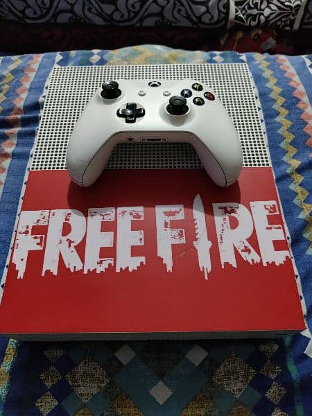 Xbox One S 500gb (New Condition) 2