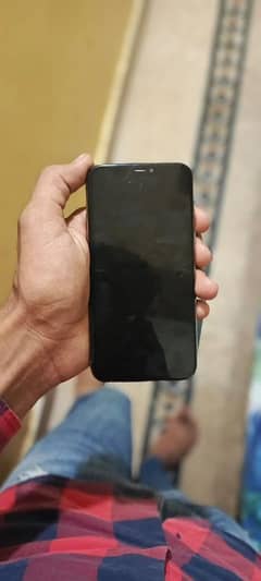 iphone 11pro 64gb dual Sim PTA galich ha Sim chal rahi ha 10/9 All ok