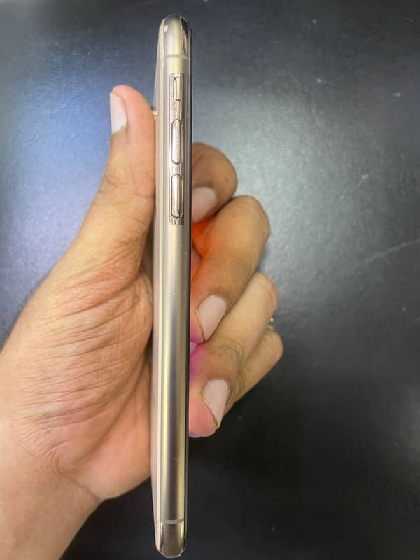 iphone xs 64 gb brand new condition pta approved 2