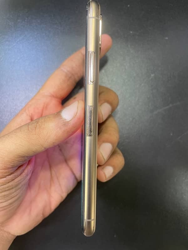 iphone xs 64 gb brand new condition pta approved 3