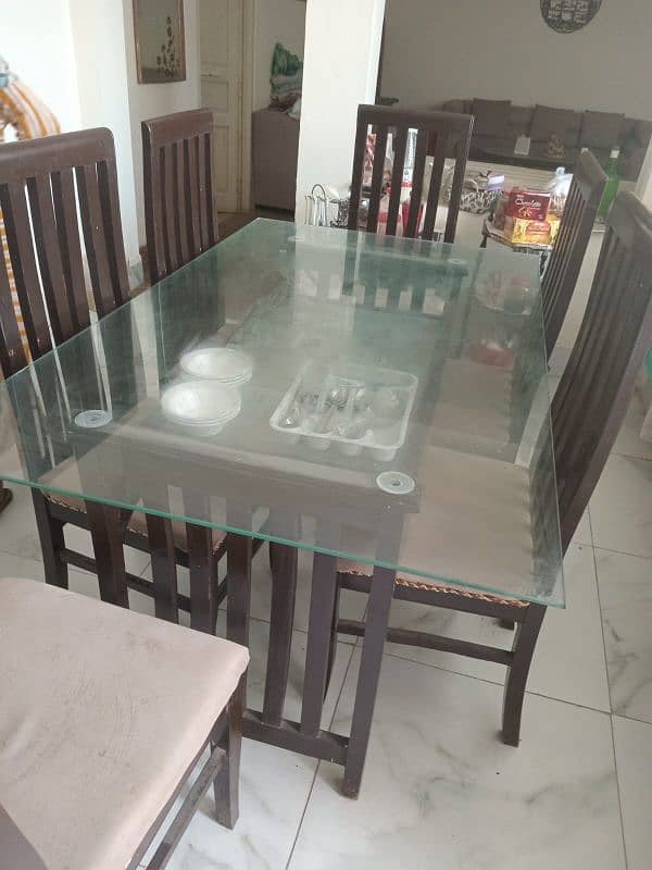 dinning table with 6 chairs 0