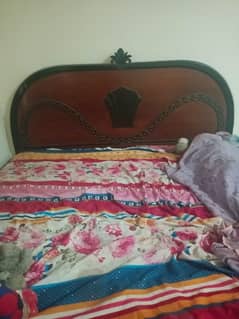 second hand pure wood King size bed