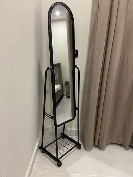 standing mirror with wheels 1