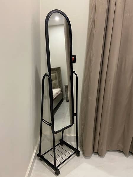 standing mirror with wheels 2