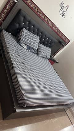 bedroom set used