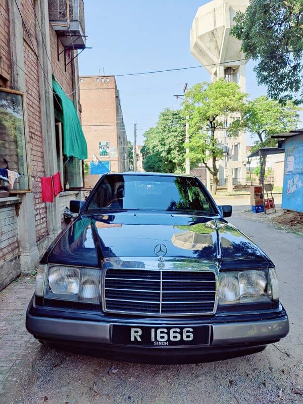 Mercedes E Class 1989 3