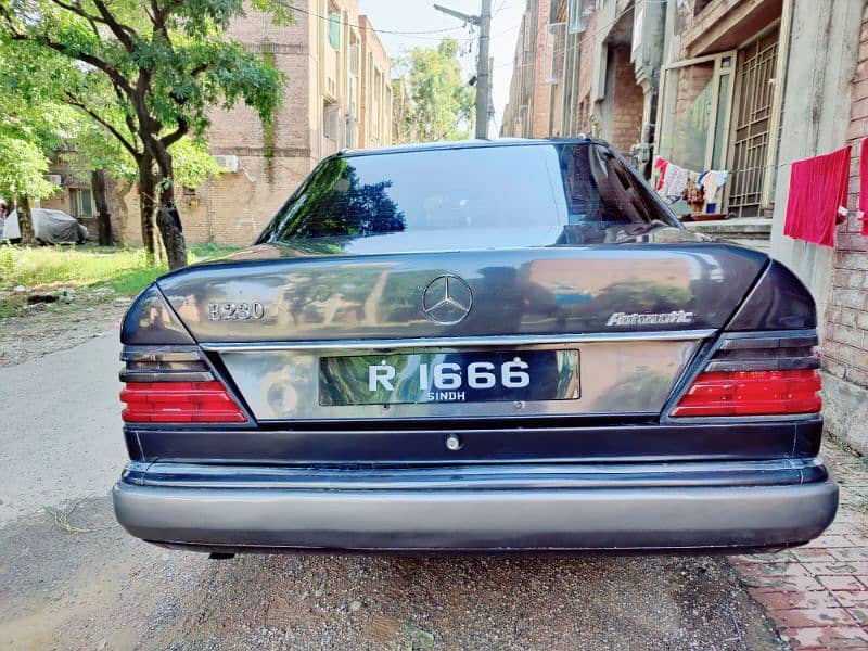 Mercedes E Class 1989 6