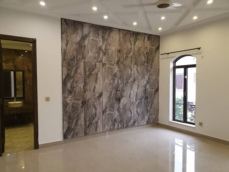 One Kanal Non-Furnished Brand New Upper Portion Available For Rent In Bahria Town, Lahore. 17