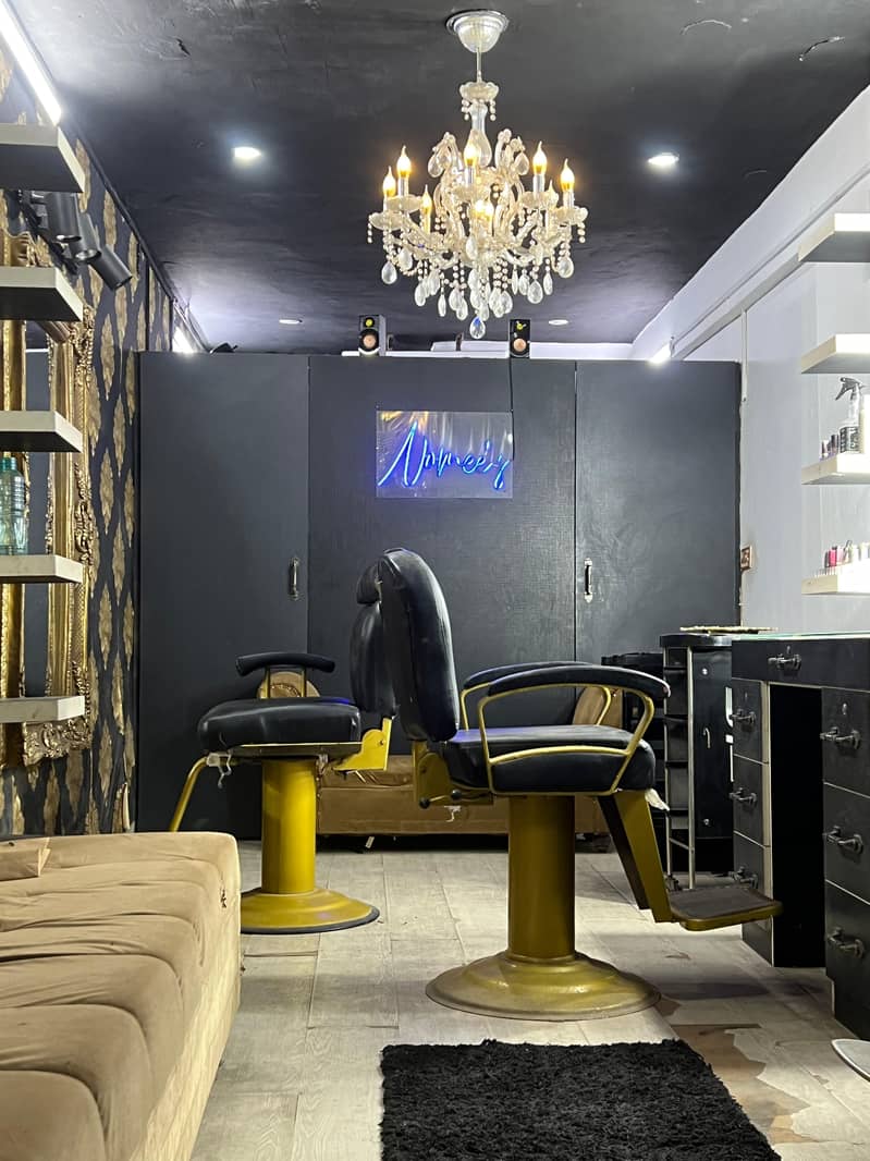 Salon Setup for Sale- monthly rent 60k 5