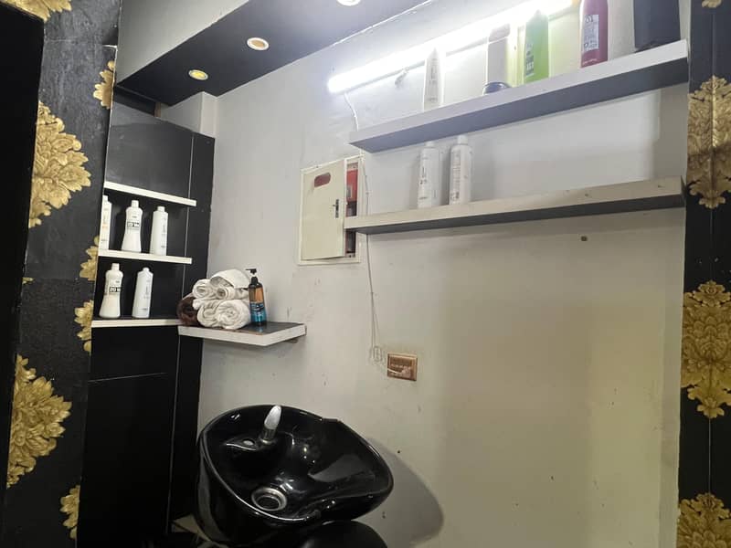 Salon Setup for Sale- monthly rent 60k 10