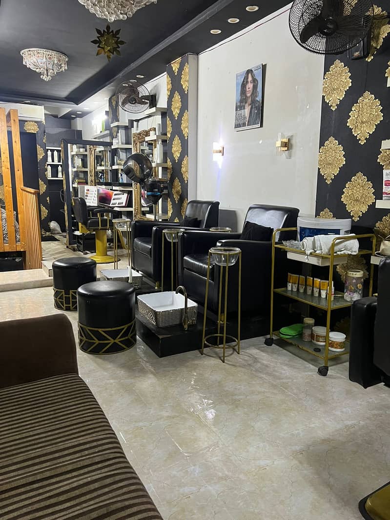 Salon Setup for Sale- monthly rent 60k 14