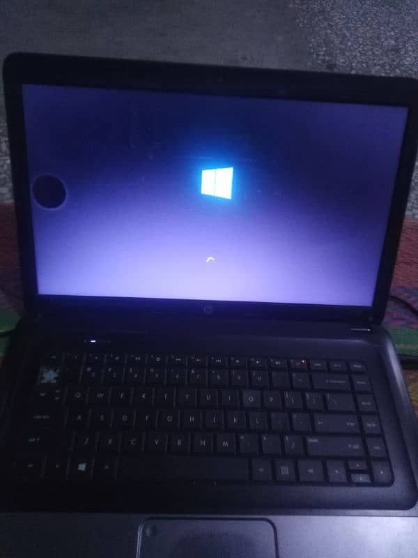 hp i3 2ganrion  only leptop no charge sth nhe 8