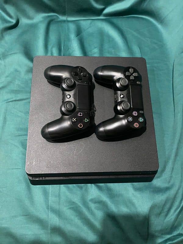 ps4 slim with 2original controllers 1