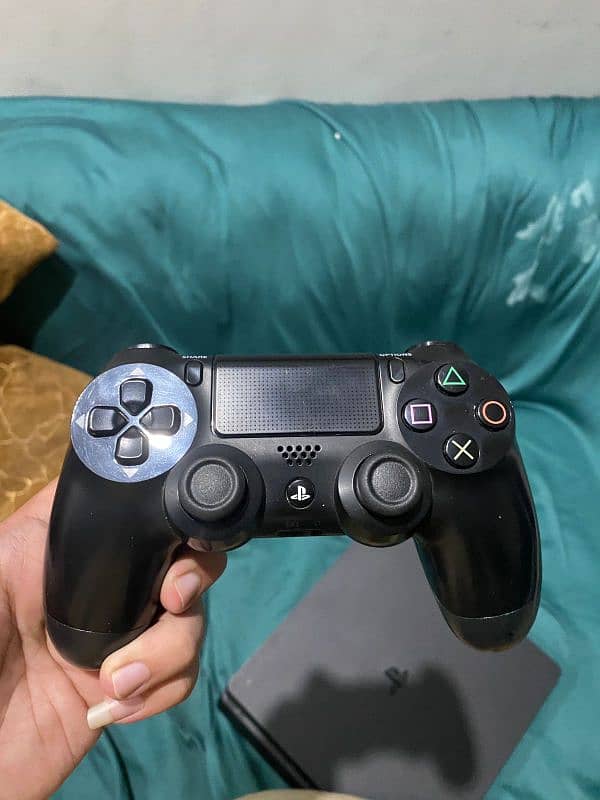 ps4 slim with 2original controllers 5