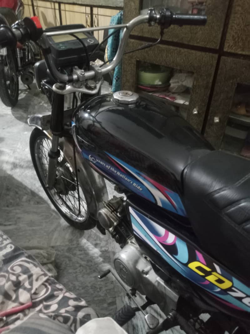 Metro + Honda 70 2011 5