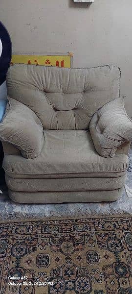 5 seater sofa set for sale in good condition. 0