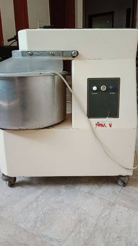 Flour mixer / Dough mixture / Atta mixture machine 1