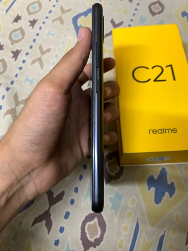 realme C21 0