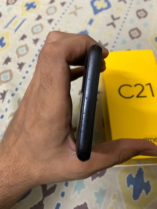 realme C21 4