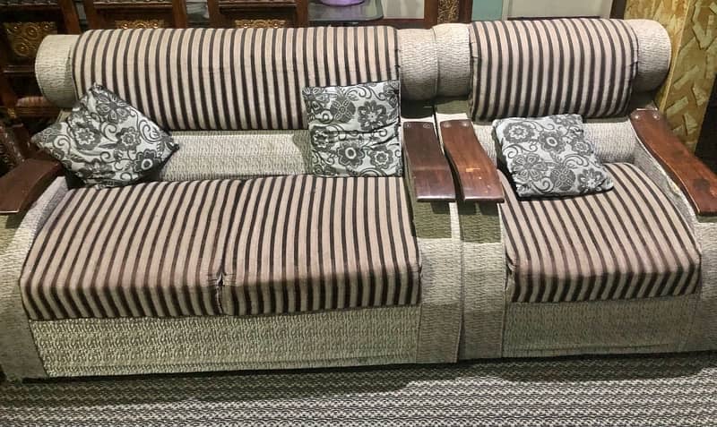 7 seater sofa set available on sell 1