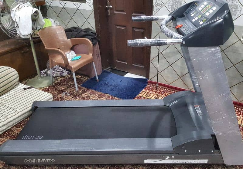 Full size Commercial Treadmill slightly used 3