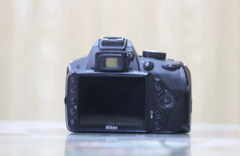 Nikon d3200 with 18-55mm lens 0