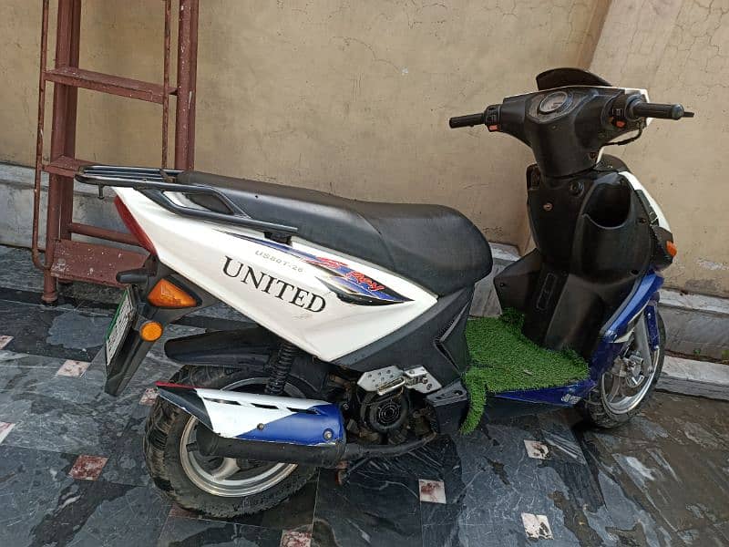 United / US 100 Scooty 2