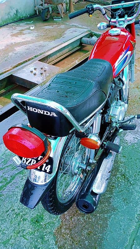 Honda 125 2022/23 model islamabad no 11000km driven only (03120530103) 2