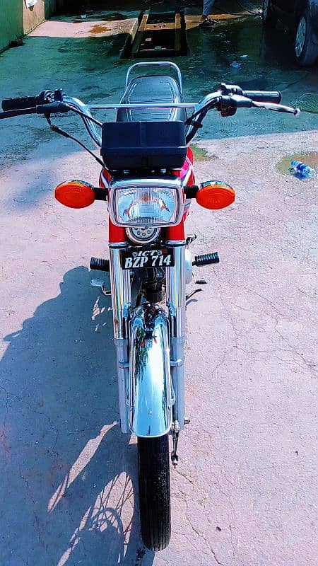 Honda 125 2022/23 model islamabad no 11000km driven only (03120530103) 12