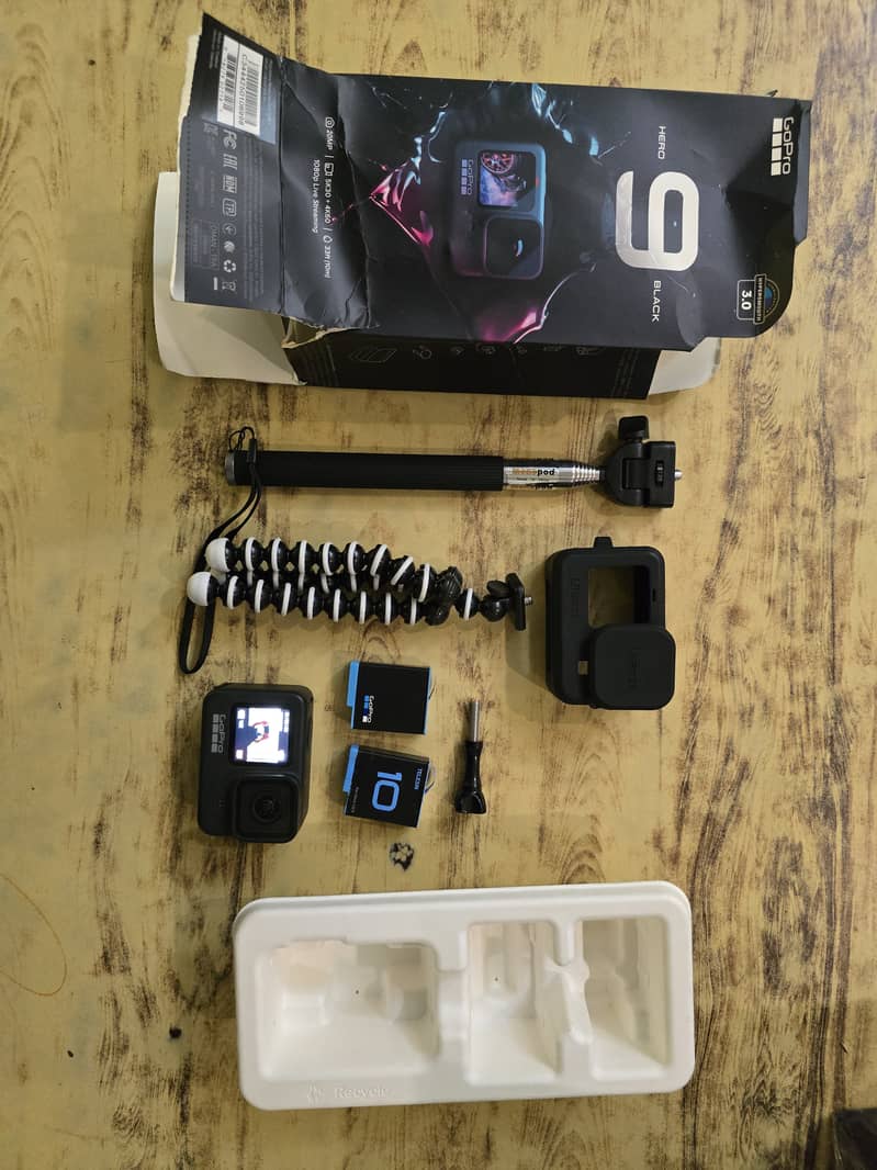 Gopro Hero 9 with box and extras 1