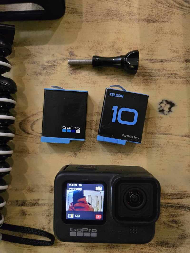 Gopro Hero 9 with box and extras 2