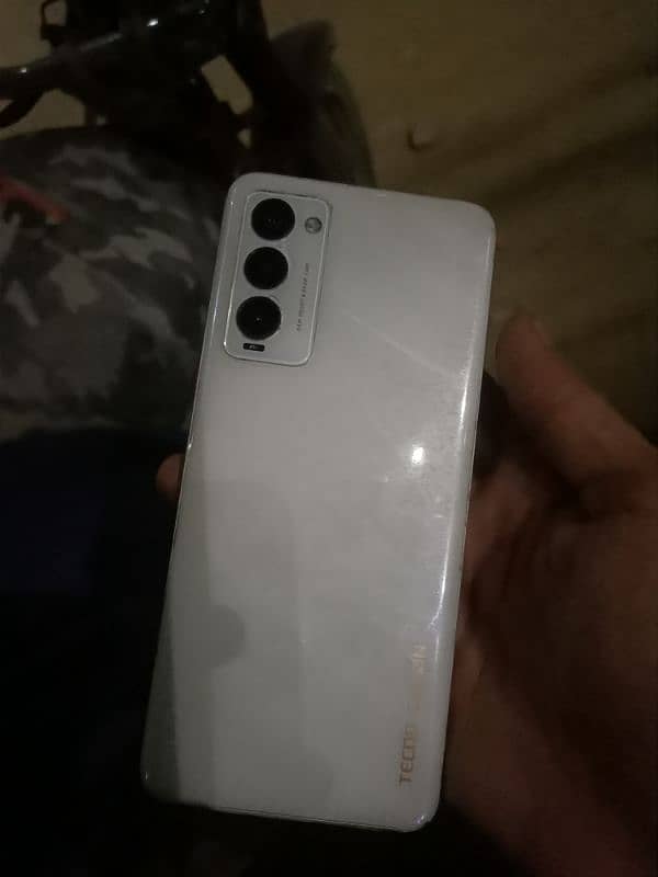 Tecno comon 18 4/128gb 1