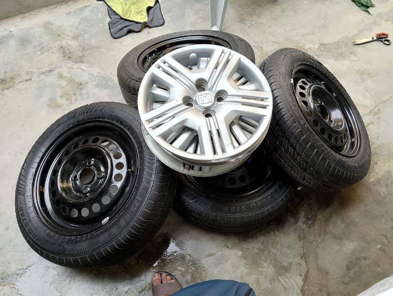 Honda City Car tyres stapni wheel covers. . New jese hai boht kam Use 0