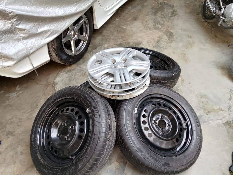 Honda City Car tyres stapni wheel covers. . New jese hai boht kam Use 1