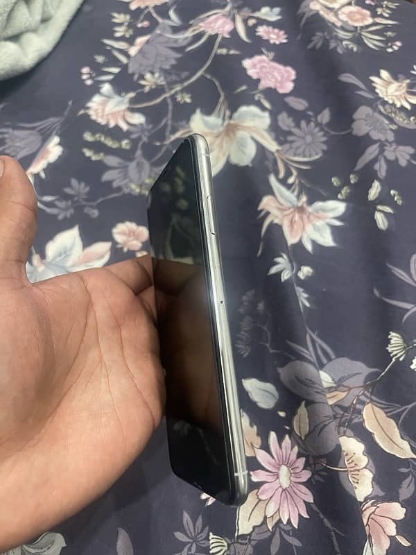 Iphone XS max 64gb PTA (minor back crack) 3